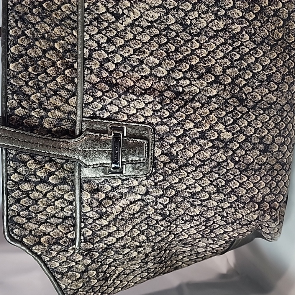 Coach Taylor Snake Print Alexis Carryall - Picture 4 of 11